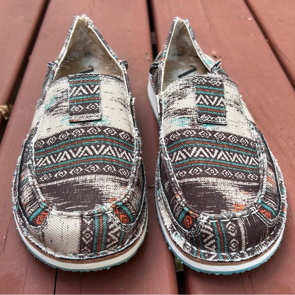 Very G Tribal Pattern Slip-Ons - Picture 2 of 12